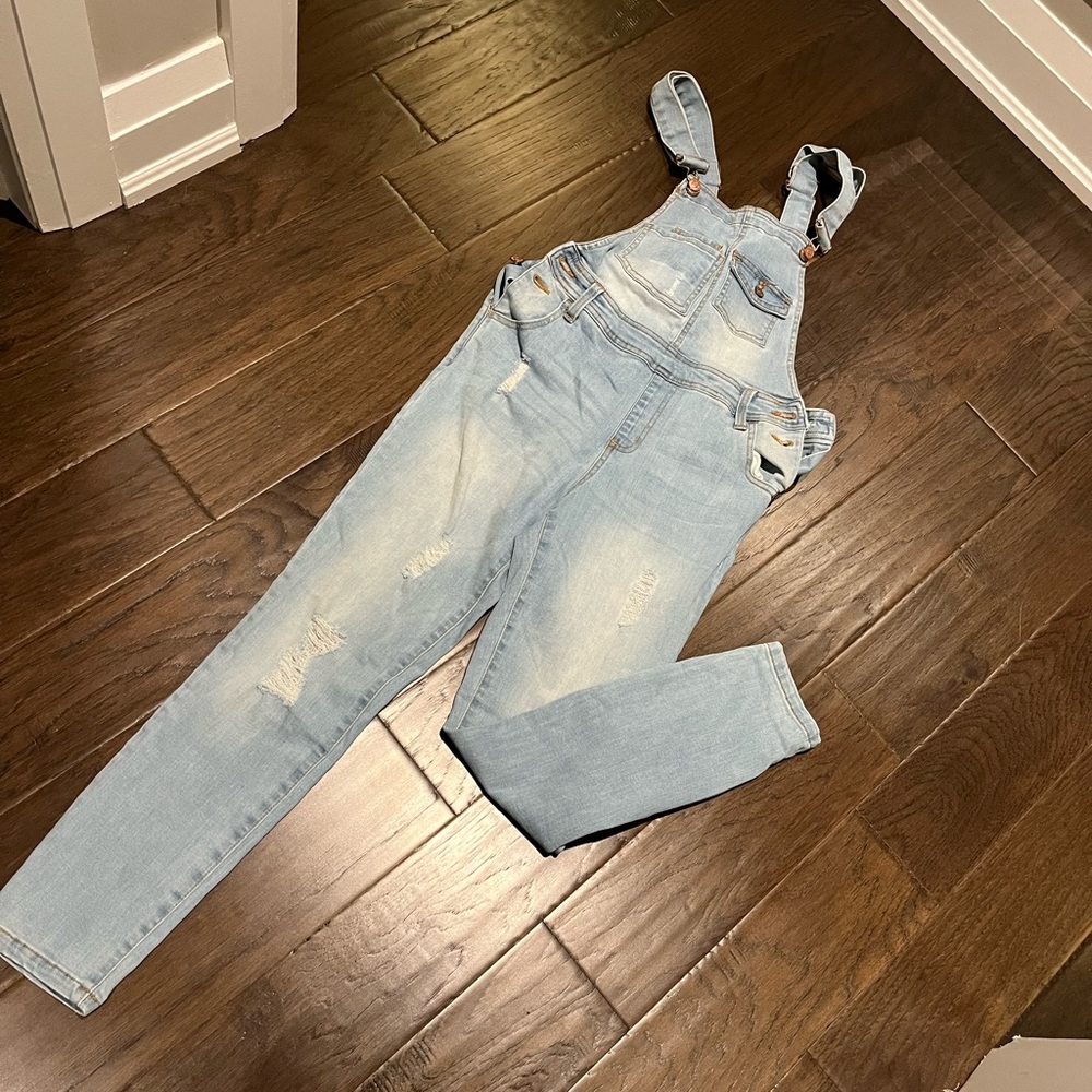 Light blue overalls and GUESS jeans in light blue